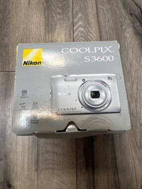 Nikon Coolpix S3600 Digital Camera 20.1MP 8x Optical Zoom Accessories & Box